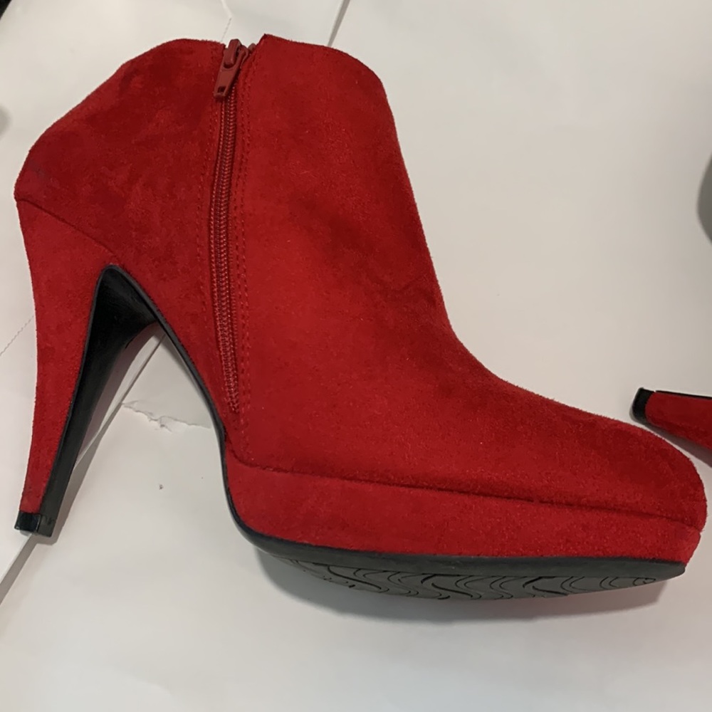 IMPO Red Booties Slight Platform Size 9.5 - Picture 9 of 16